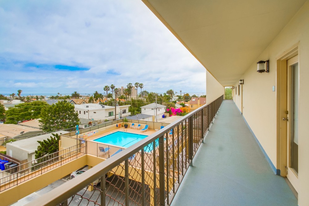 Virtual tour photo 5 of 45 for 4944 Cass St #402