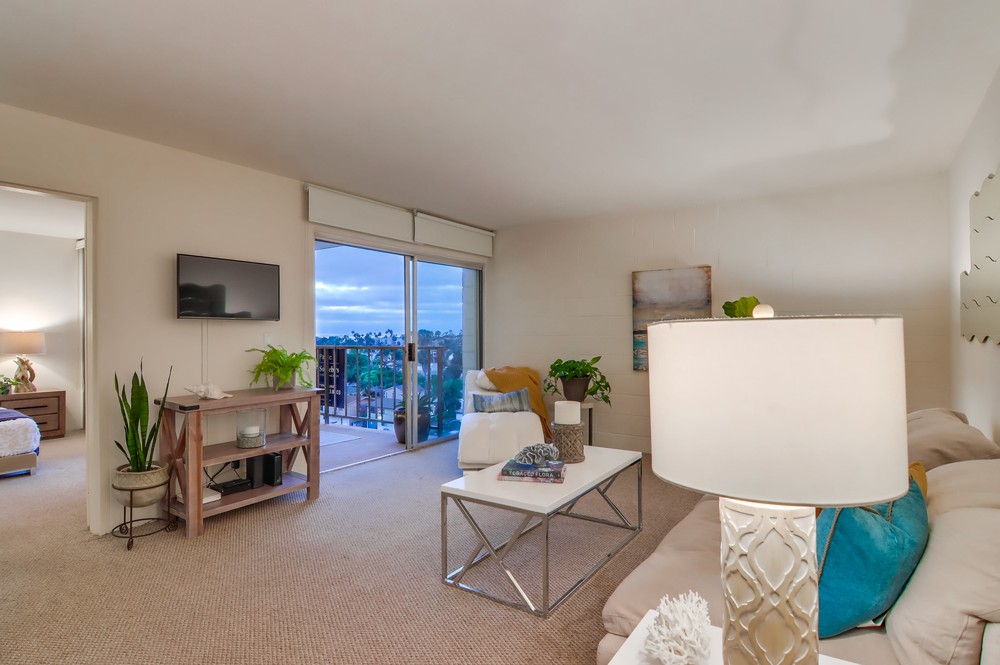 Virtual tour photo 10 of 48 for 4944 Cass St