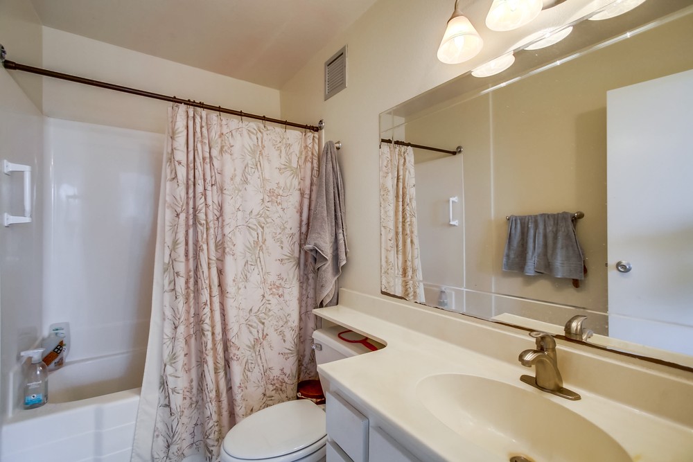 Virtual tour photo 48 of 54 for 4944 Cass St