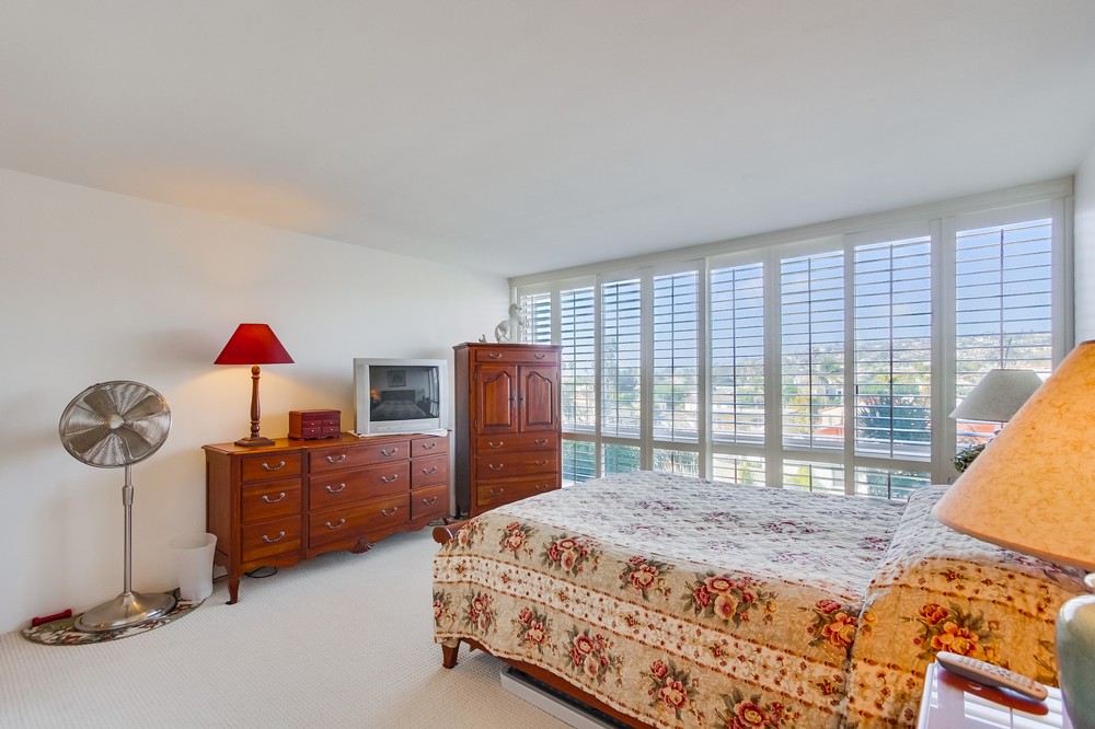 Virtual tour photo 24 of 64 for 4944 Cass Street #502
