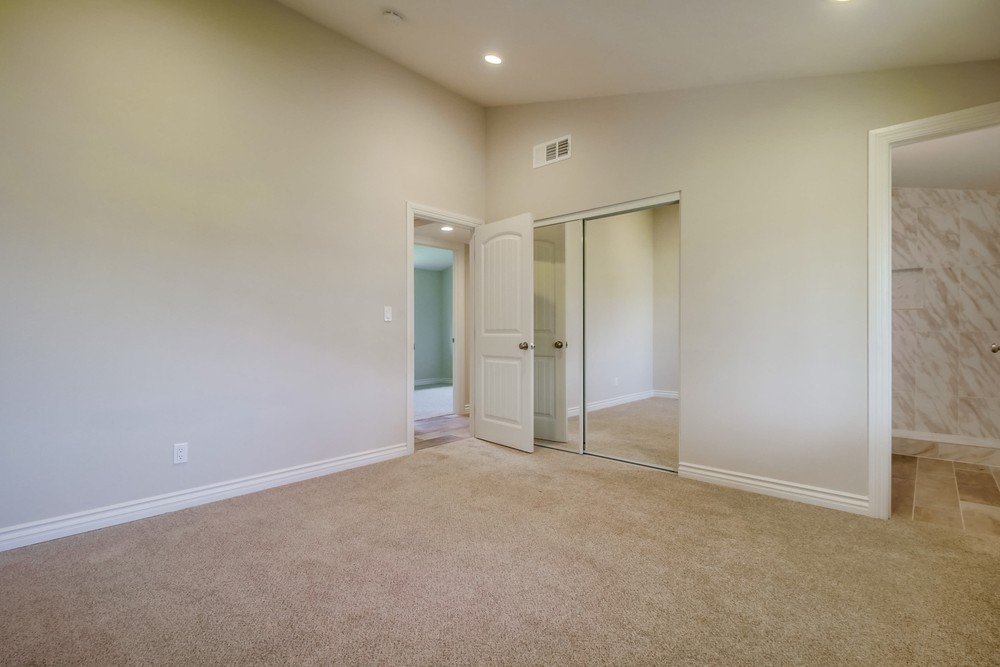 Virtual tour photo 19 of 33 for 4961 Manomet St