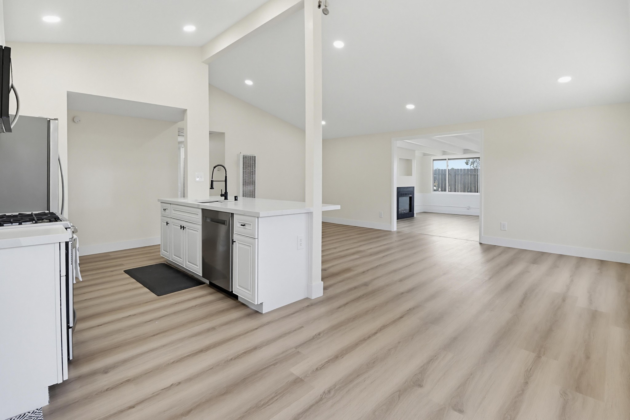 Virtual tour photo 14 of 48 for 4965 Ocean View Blvd