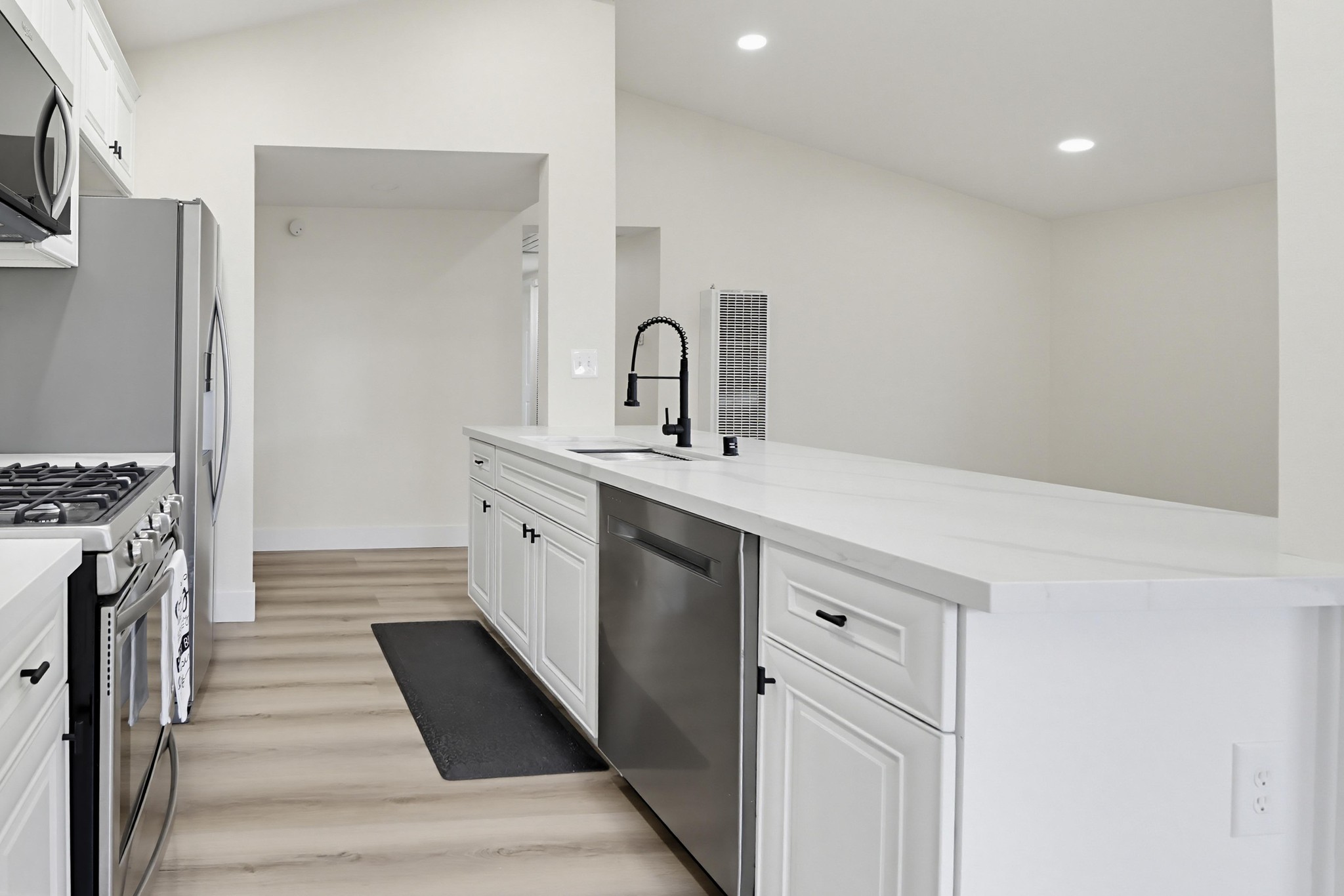 Virtual tour photo 15 of 48 for 4965 Ocean View Blvd