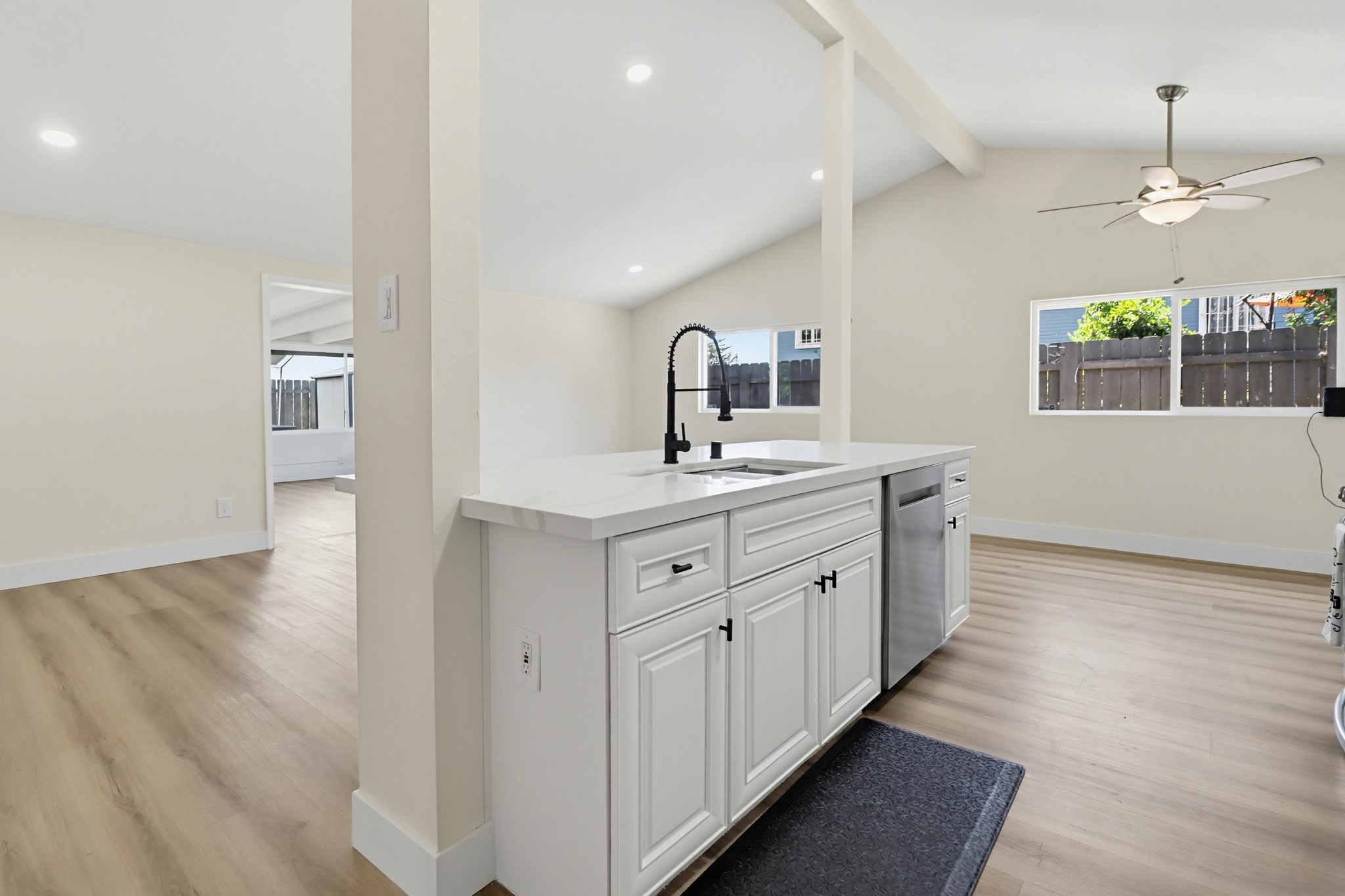 Virtual tour photo 16 of 48 for 4965 Ocean View Blvd