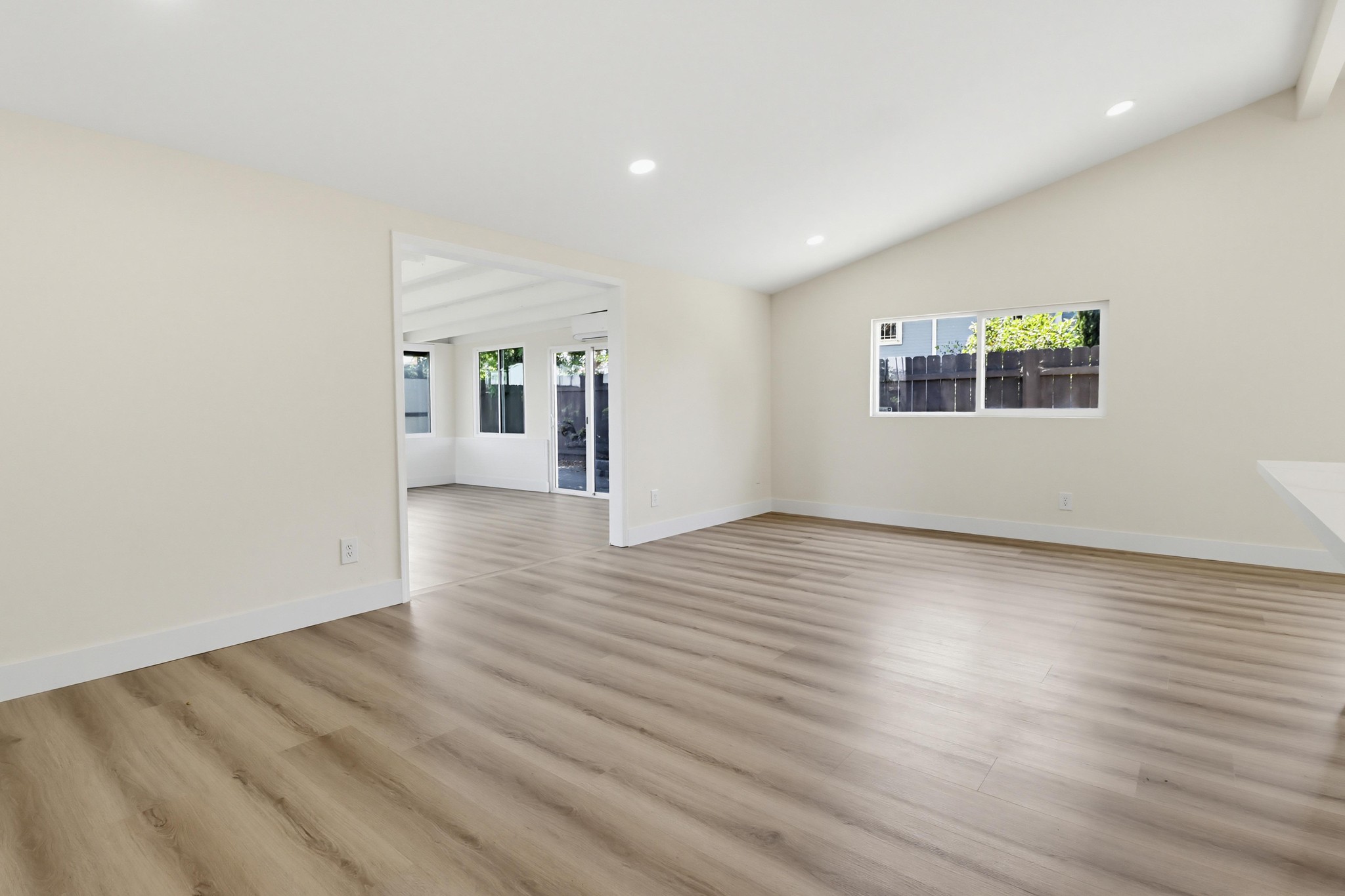 Virtual tour photo 19 of 48 for 4965 Ocean View Blvd