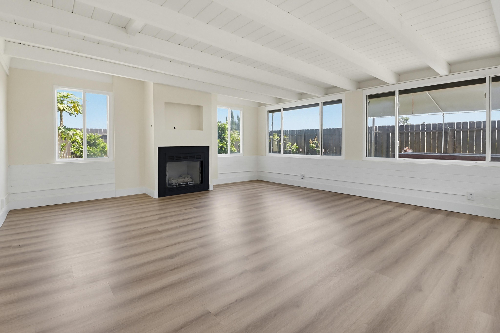 Virtual tour photo 20 of 48 for 4965 Ocean View Blvd