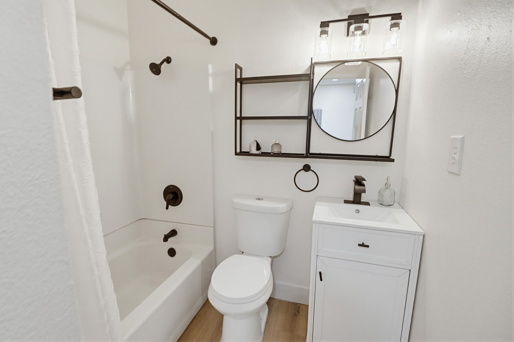 Virtual tour photo 25 of 48 for 4965 Ocean View Blvd