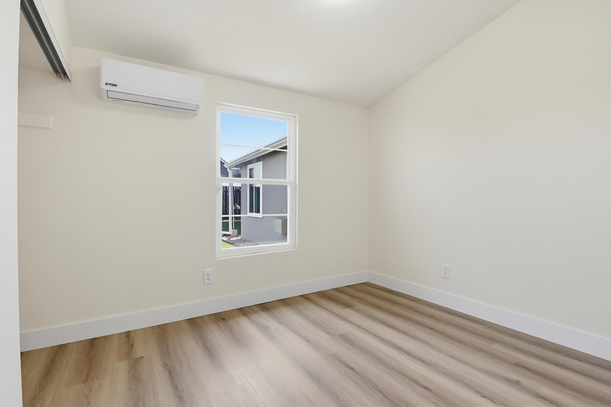 Virtual tour photo 26 of 48 for 4965 Ocean View Blvd