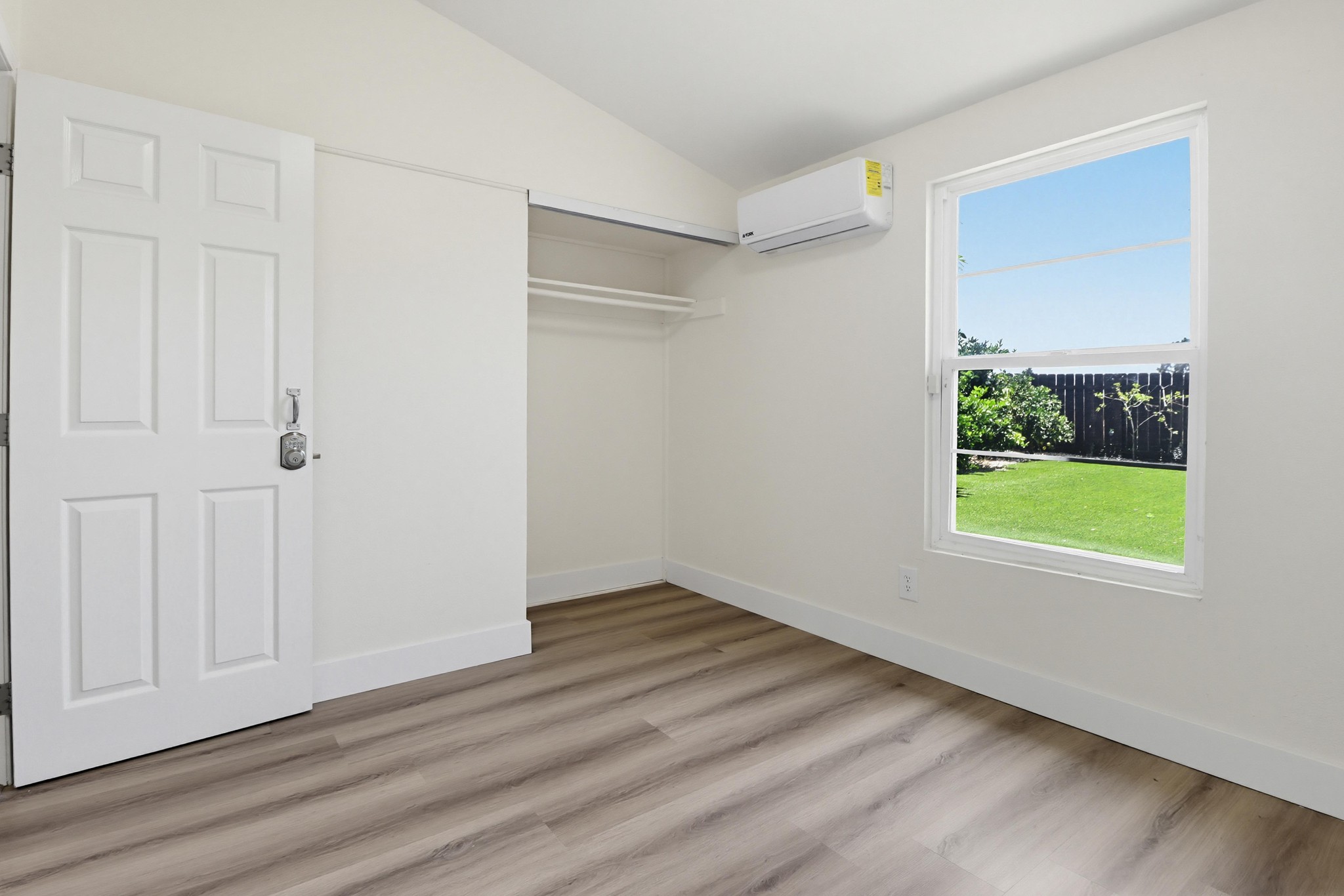 Virtual tour photo 27 of 48 for 4965 Ocean View Blvd