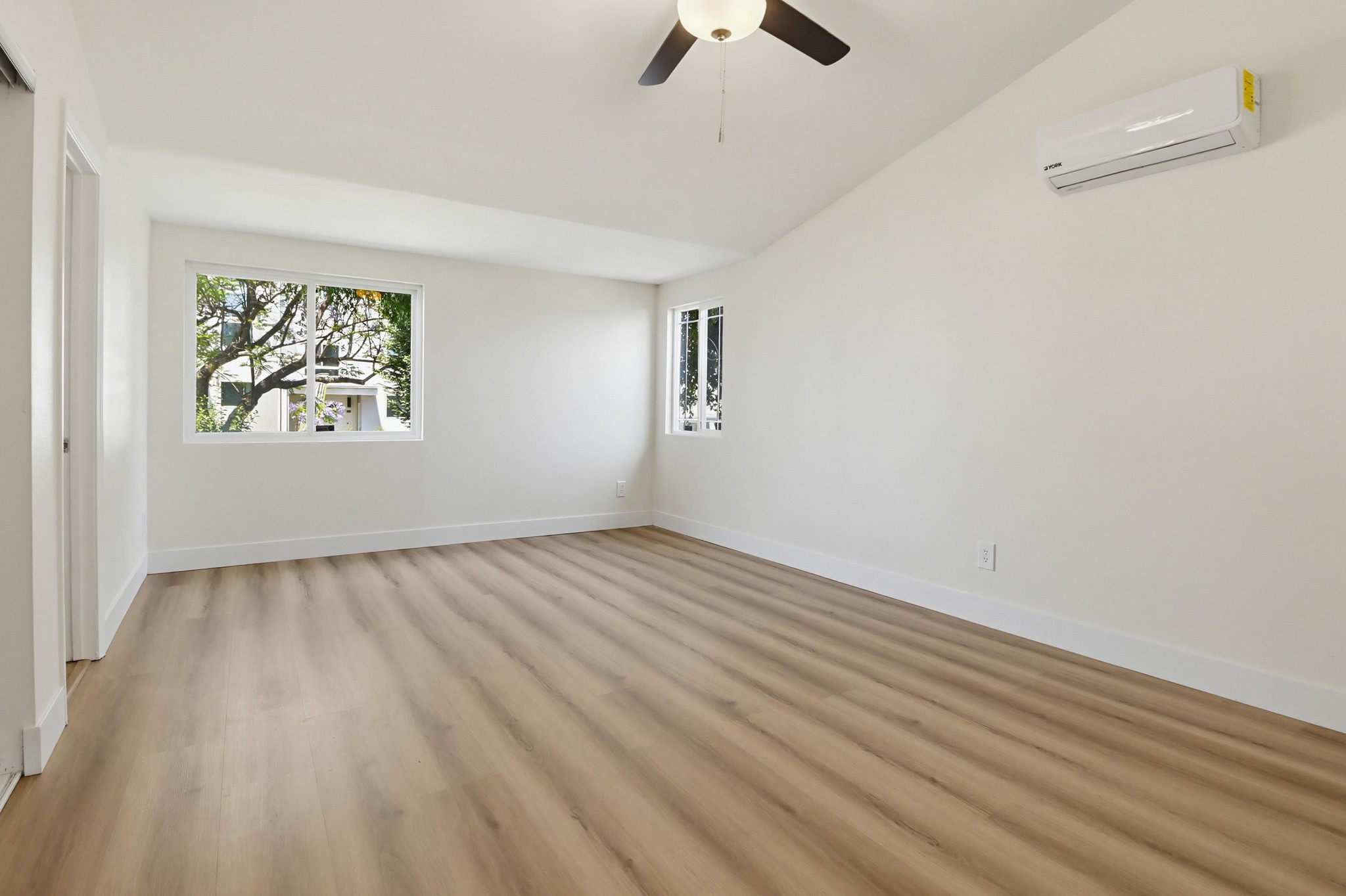 Virtual tour photo 29 of 48 for 4965 Ocean View Blvd