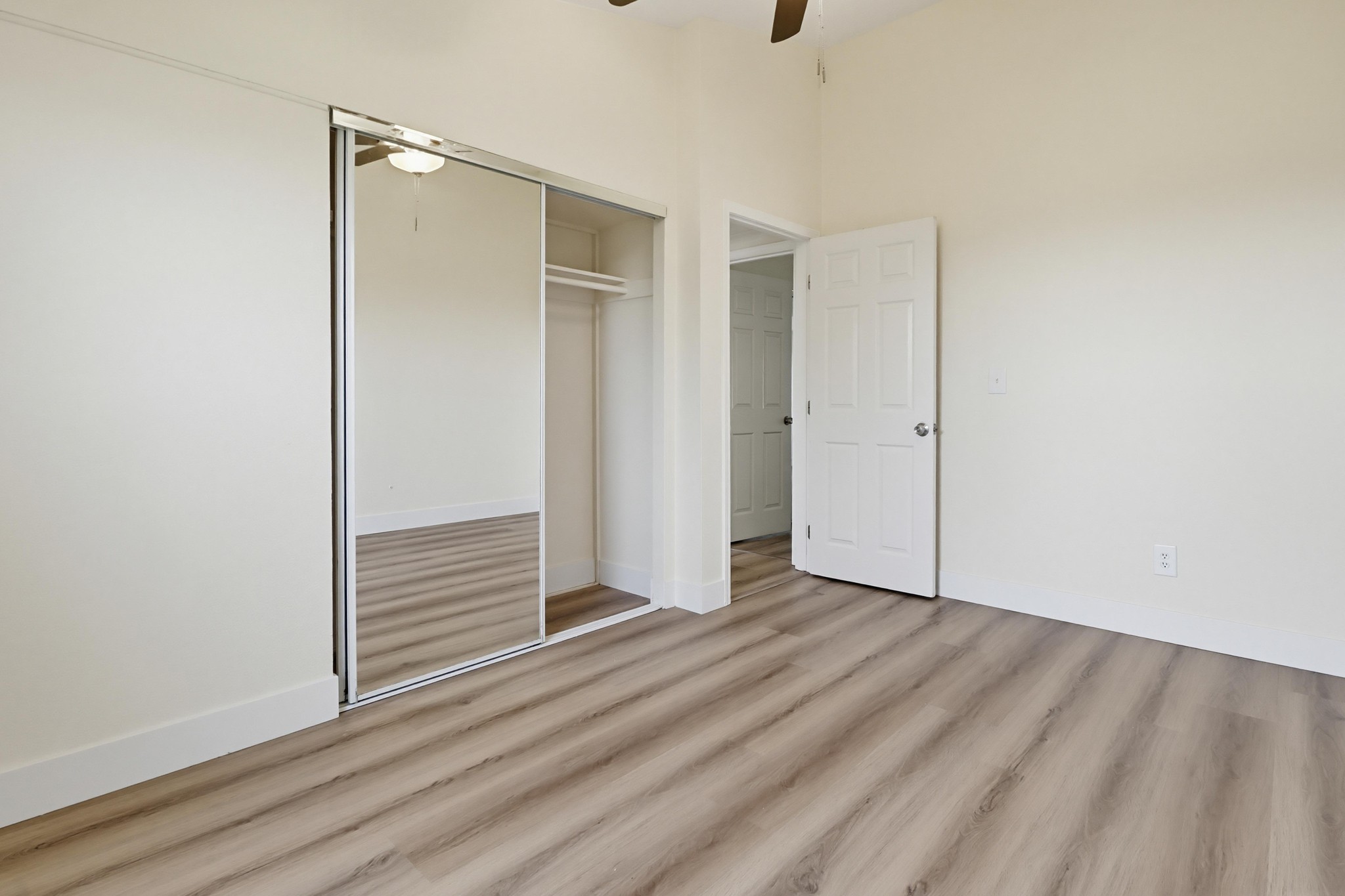 Virtual tour photo 37 of 48 for 4965 Ocean View Blvd