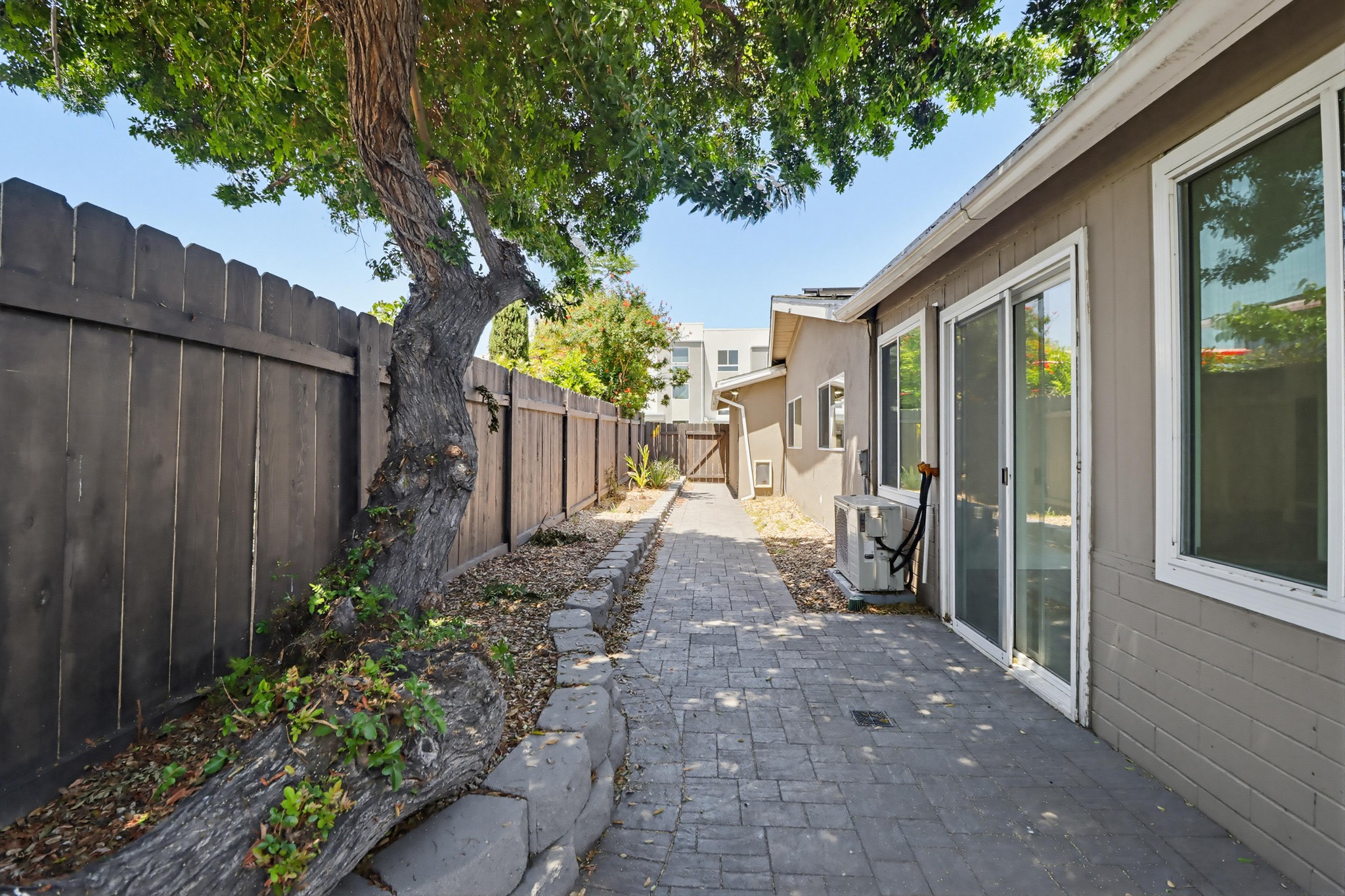 Virtual tour photo 40 of 48 for 4965 Ocean View Blvd