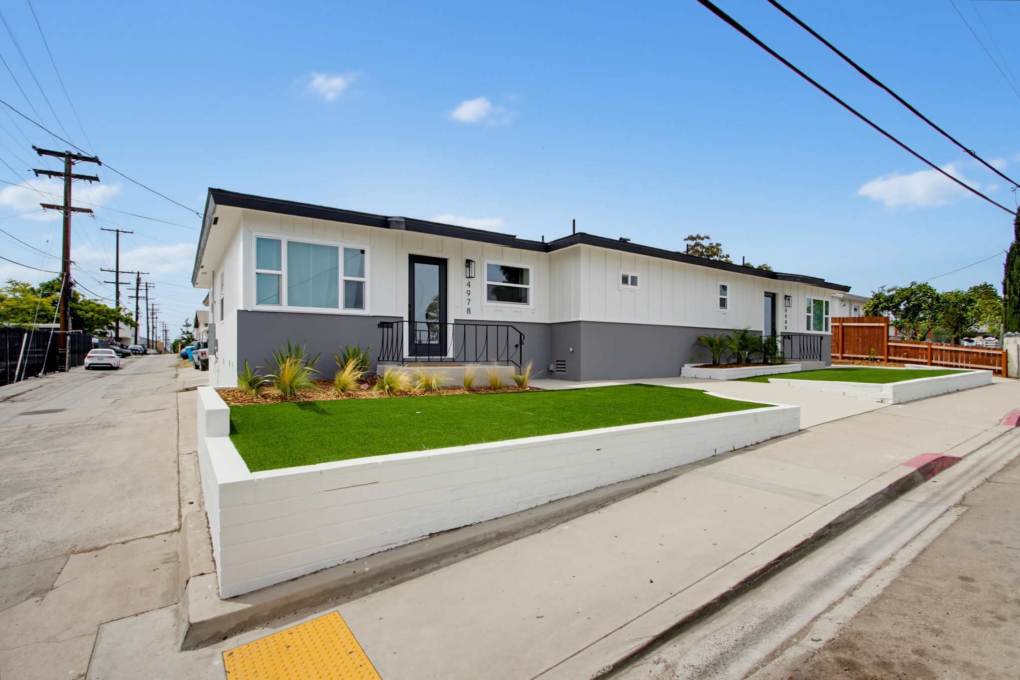 Virtual tour photo 1 of 73 for 4978-80 73rd St