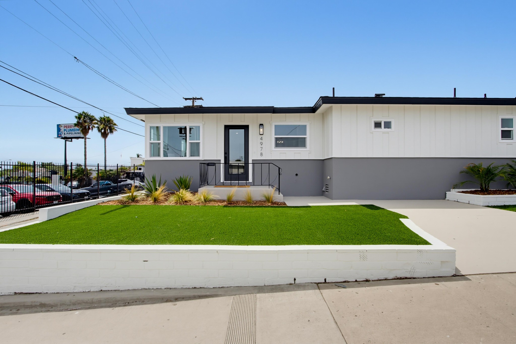Virtual tour photo 3 of 73 for 4978-80 73rd St