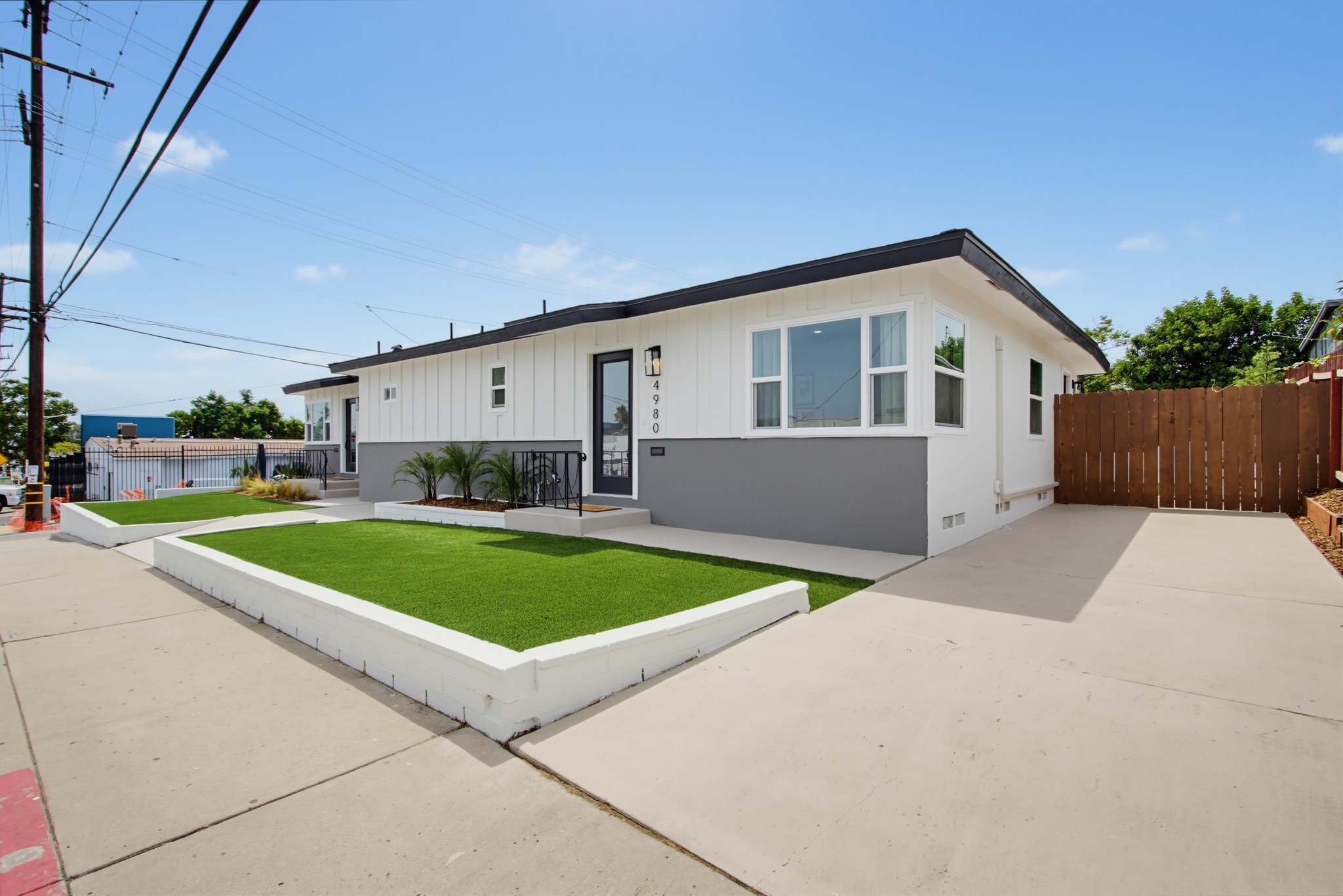 Virtual tour photo 4 of 73 for 4978-80 73rd St