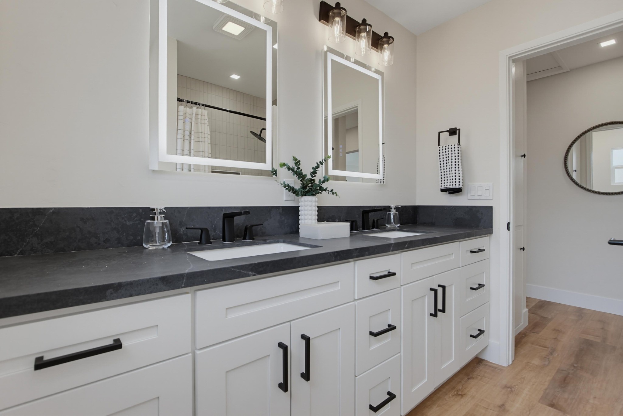 Virtual tour photo 30 of 73 for 4978-80 73rd St