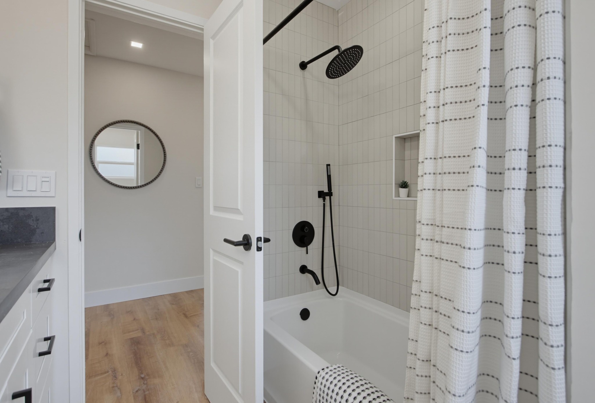 Virtual tour photo 31 of 73 for 4978-80 73rd St