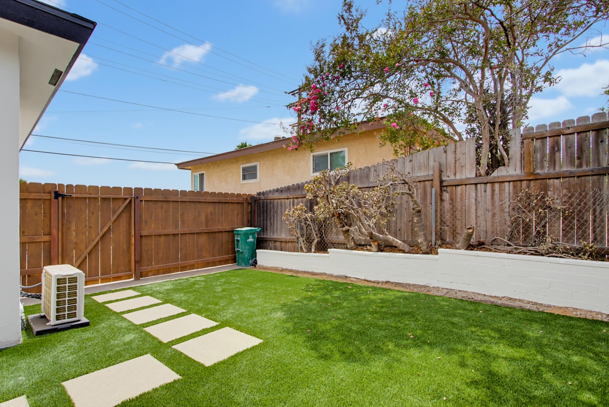 Virtual tour photo 35 of 73 for 4978-80 73rd St