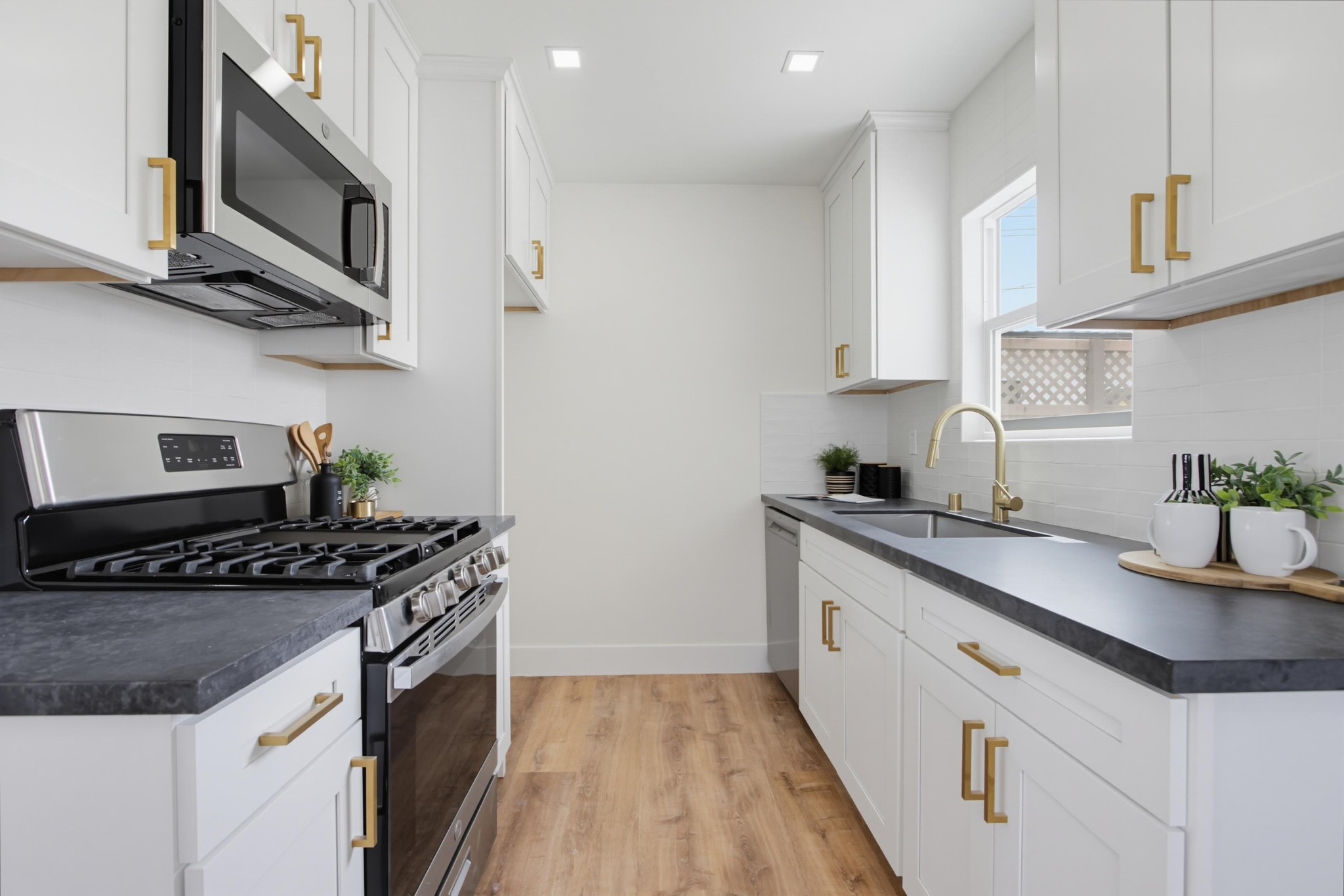 Virtual tour photo 49 of 73 for 4978-80 73rd St