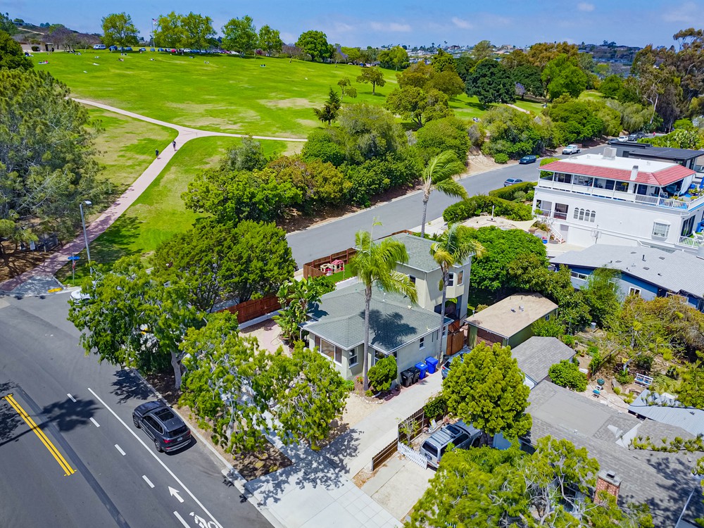 Virtual tour photo 13 of 26 for 4987 Lamont St