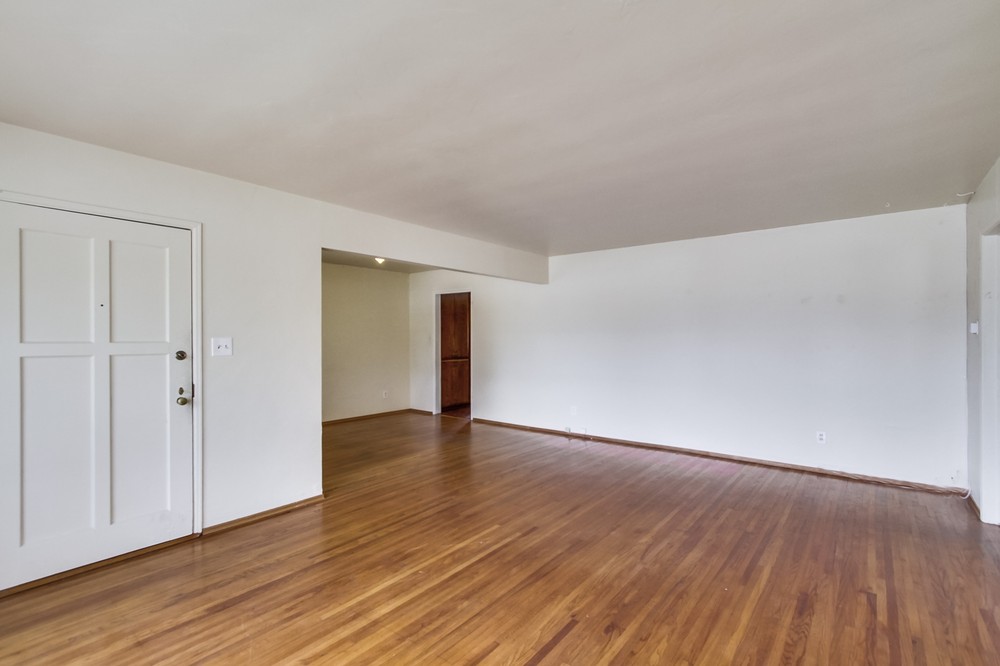 Virtual tour photo 4 of 34 for 4988 63rd St