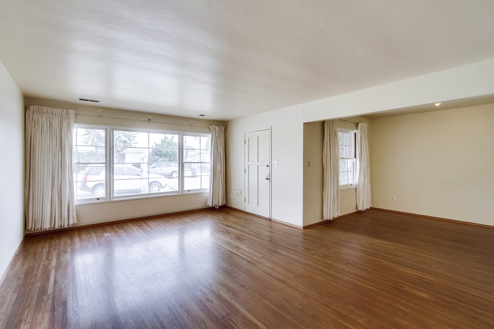 Virtual tour photo 5 of 34 for 4988 63rd St