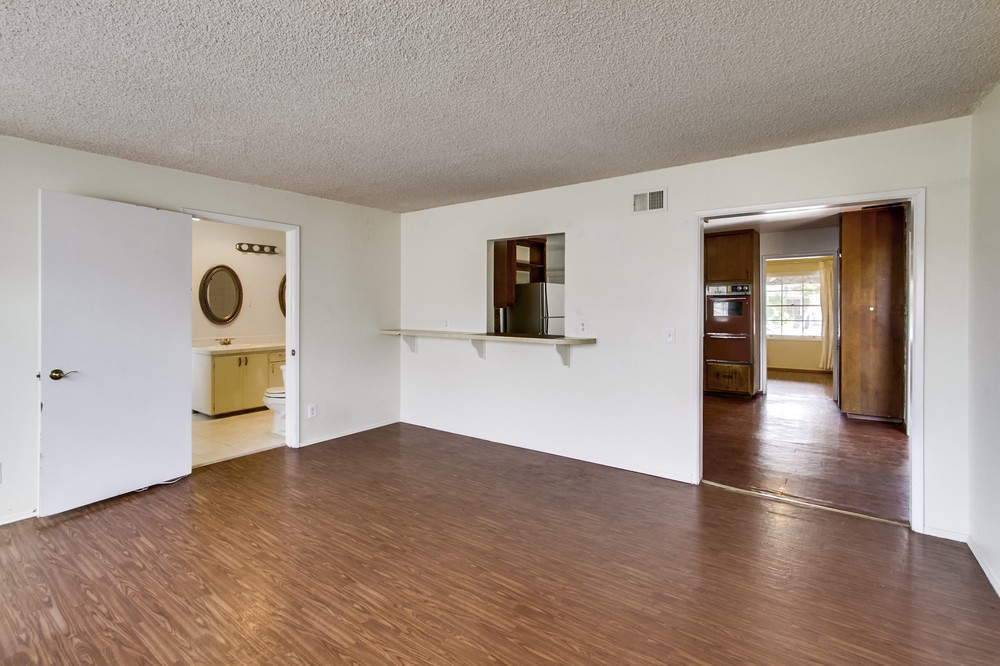 Virtual tour photo 11 of 34 for 4988 63rd St