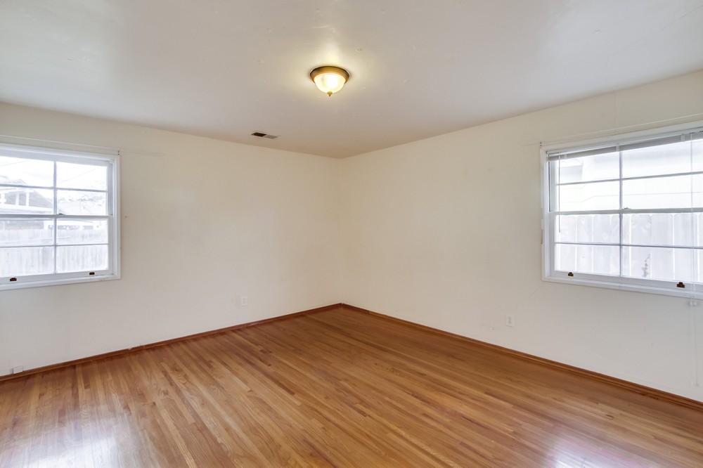 Virtual tour photo 16 of 34 for 4988 63rd St