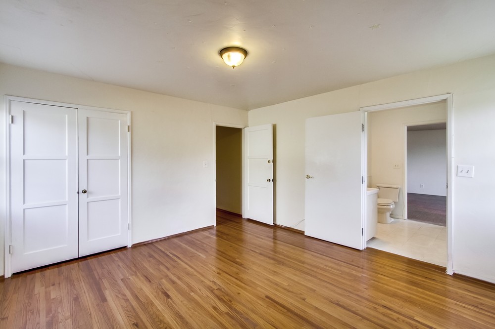Virtual tour photo 18 of 34 for 4988 63rd St