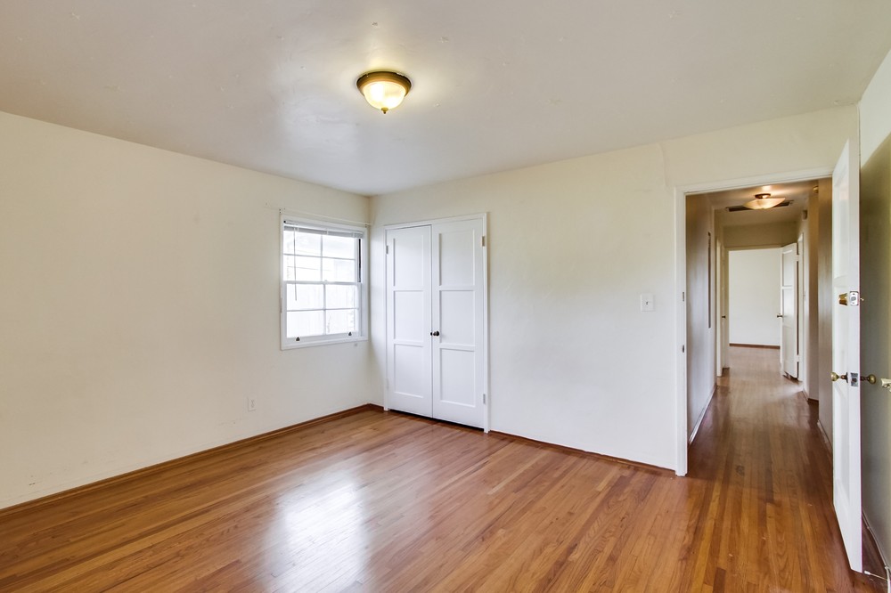 Virtual tour photo 19 of 34 for 4988 63rd St