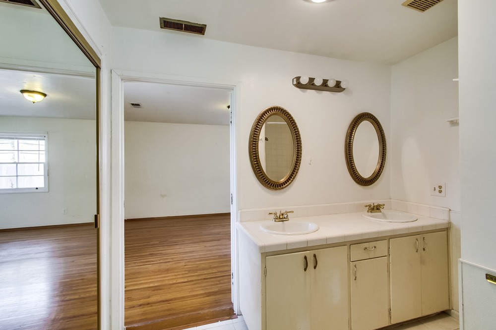 Virtual tour photo 20 of 34 for 4988 63rd St