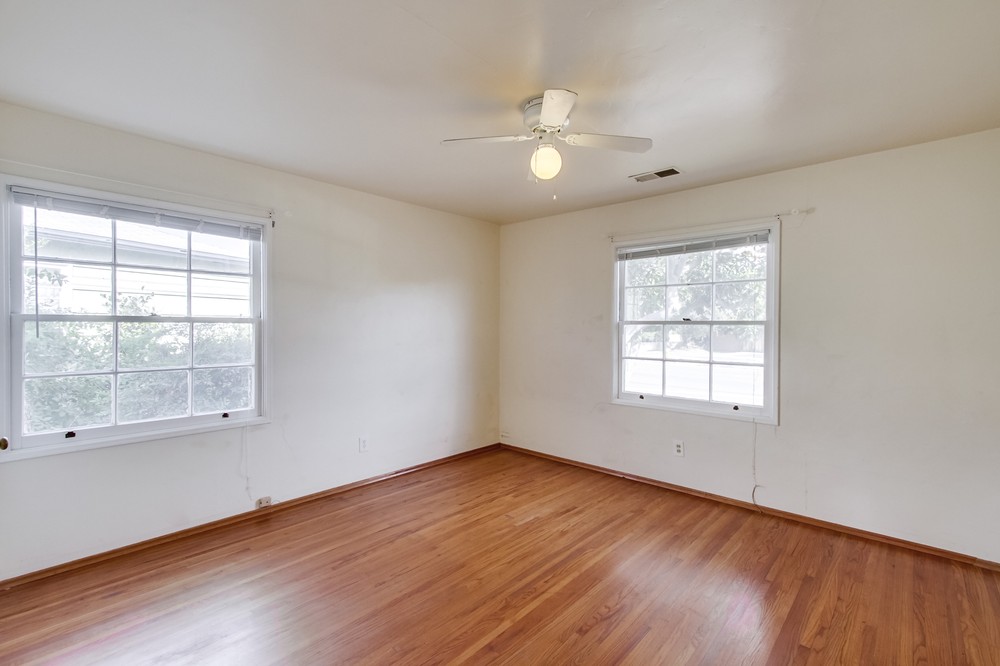 Virtual tour photo 23 of 34 for 4988 63rd St