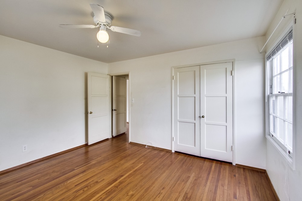 Virtual tour photo 25 of 34 for 4988 63rd St