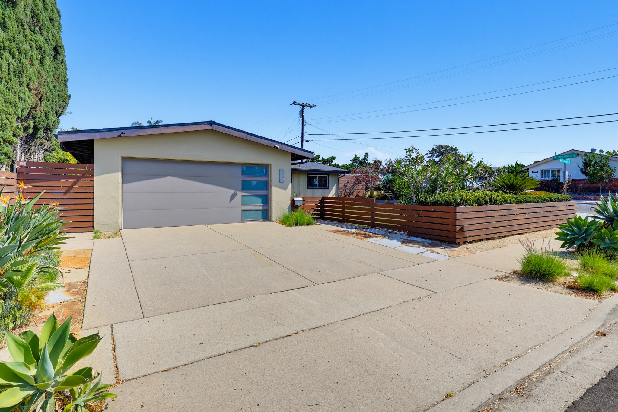 Virtual tour photo 4 of 53 for 4996 Mt Almagosa Dr