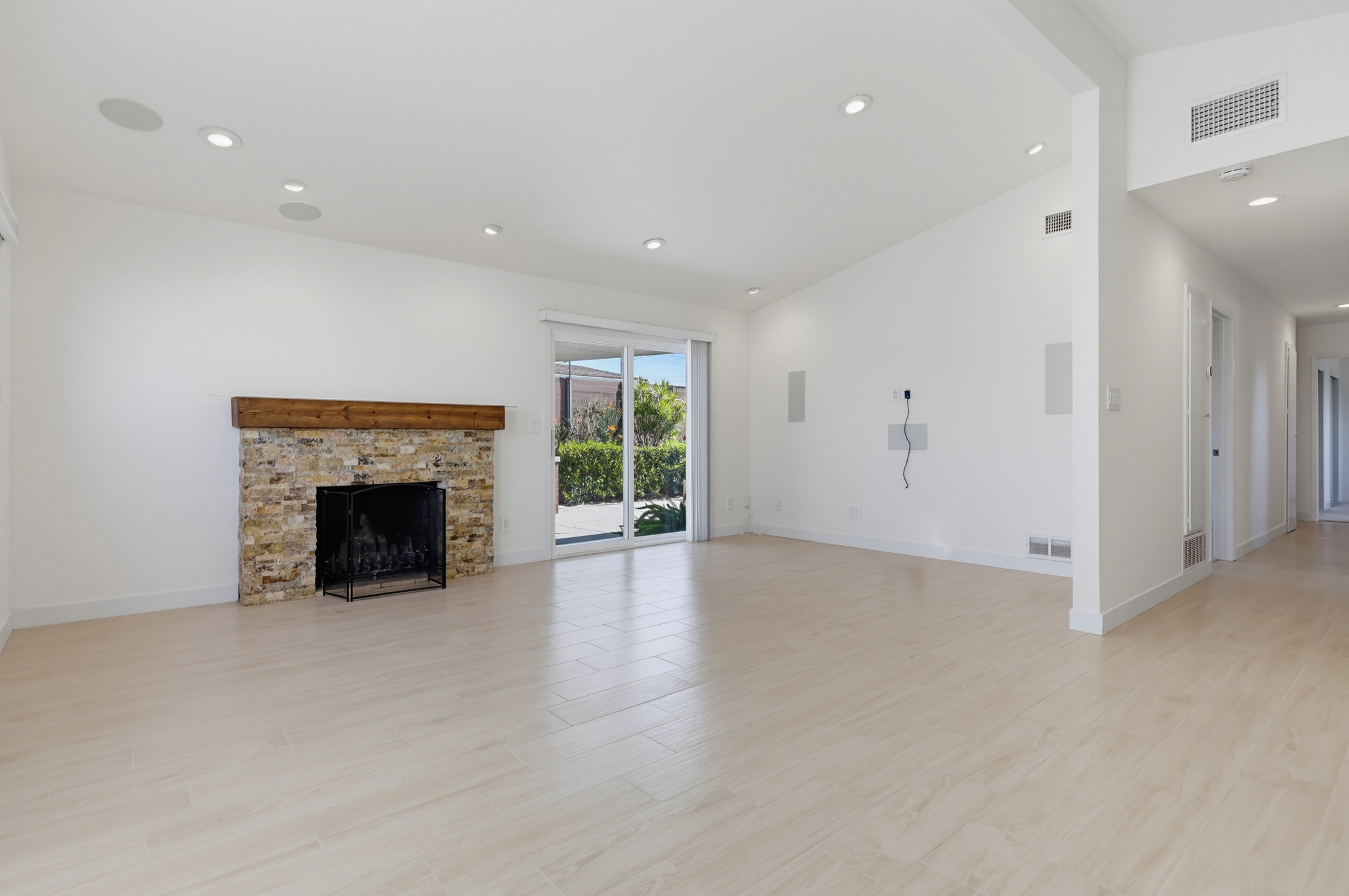 Virtual tour photo 14 of 53 for 4996 Mt Almagosa Dr