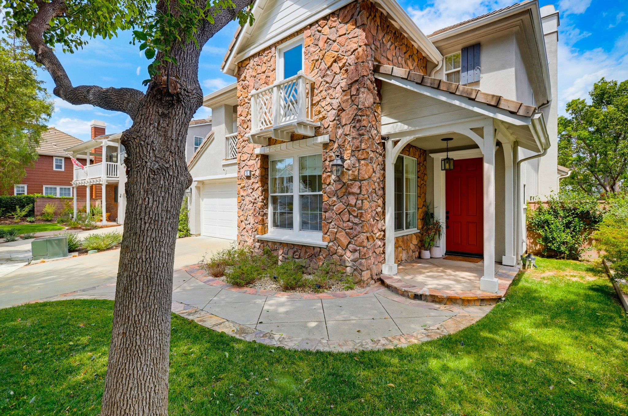Virtual tour photo 5 of 95 for 5 Chimney Ln