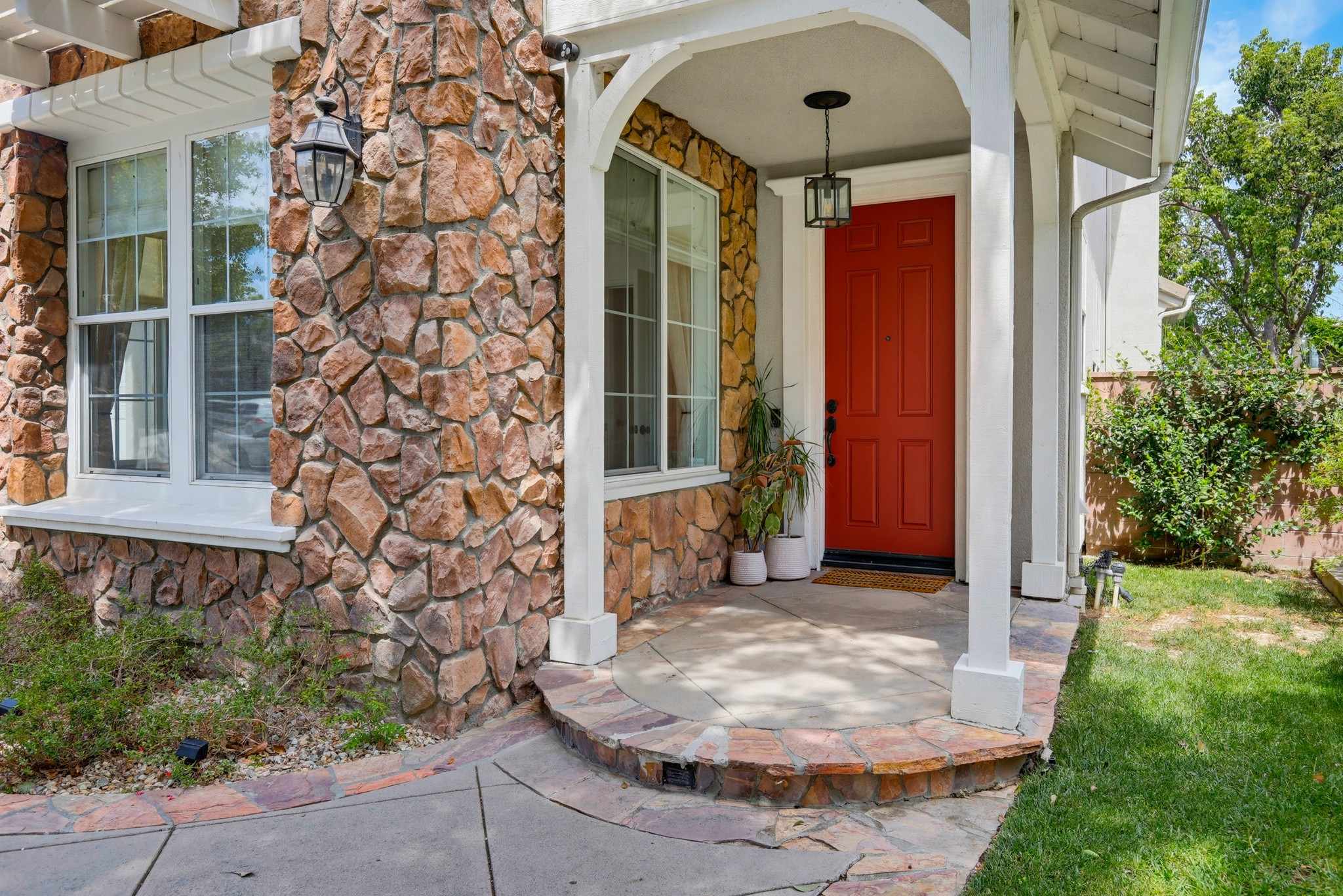 Virtual tour photo 6 of 95 for 5 Chimney Ln