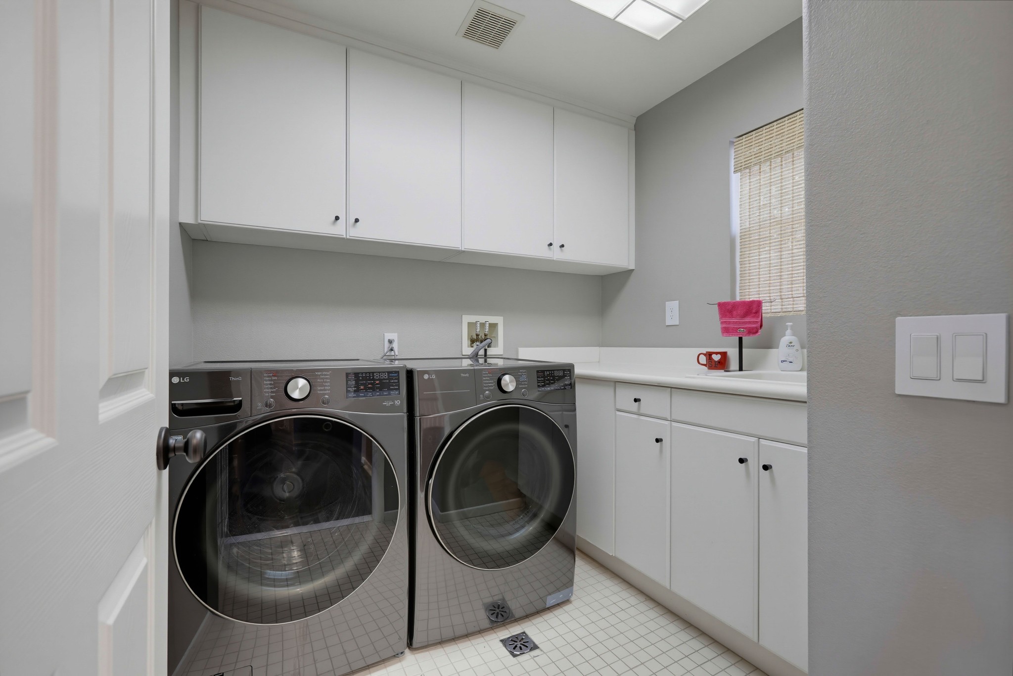 Virtual tour photo 72 of 95 for 5 Chimney Ln
