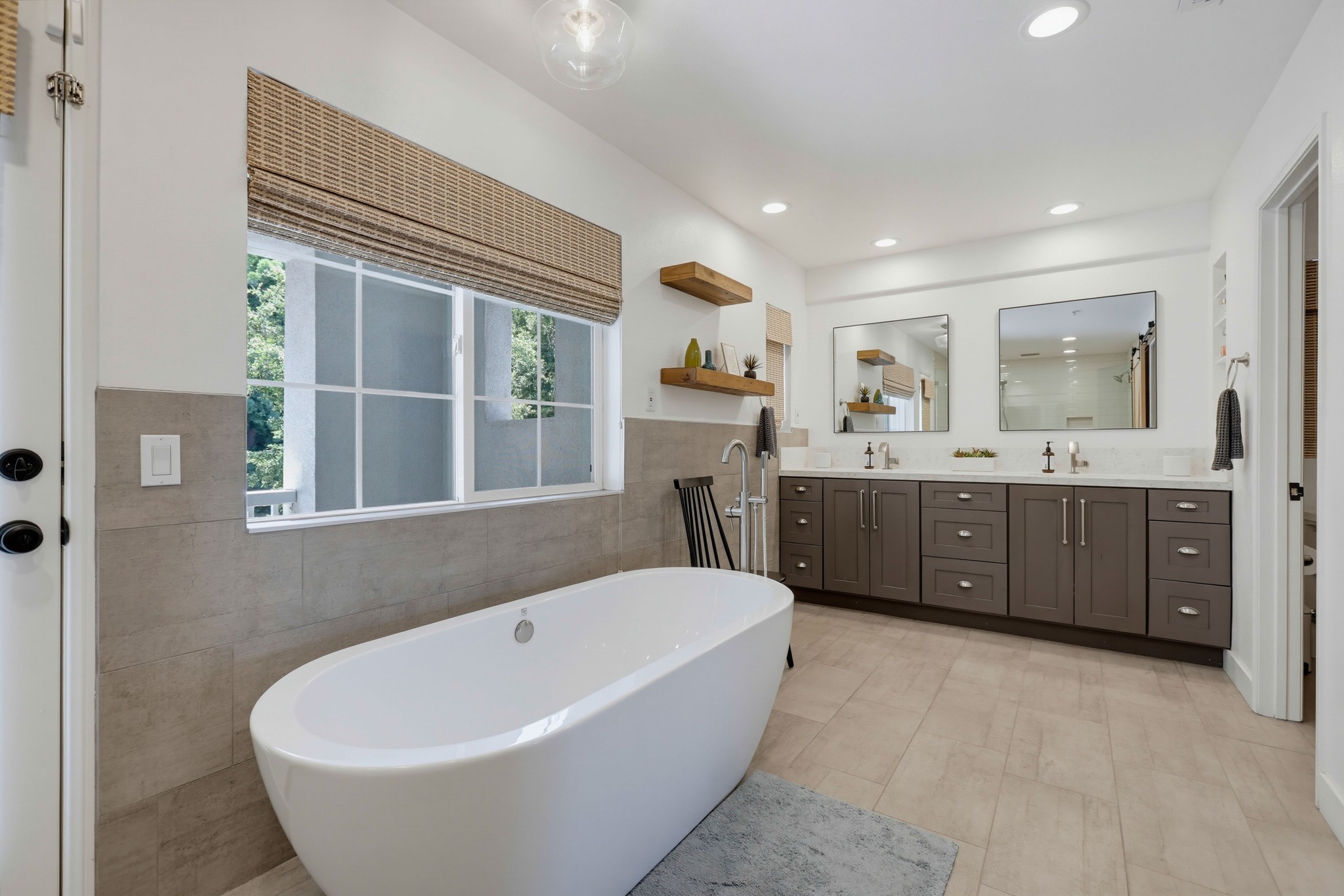 Virtual tour photo 47 of 95 for 5 Chimney Ln