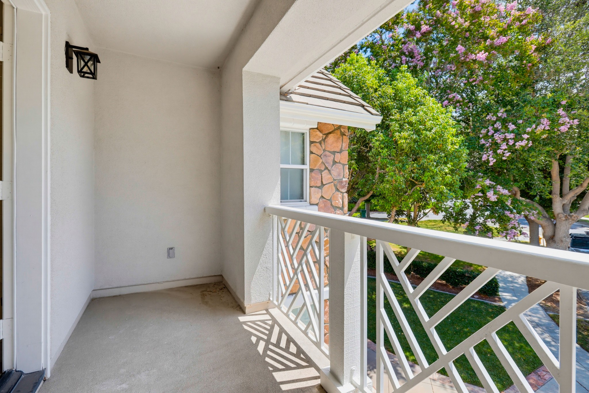 Virtual tour photo 52 of 95 for 5 Chimney Ln