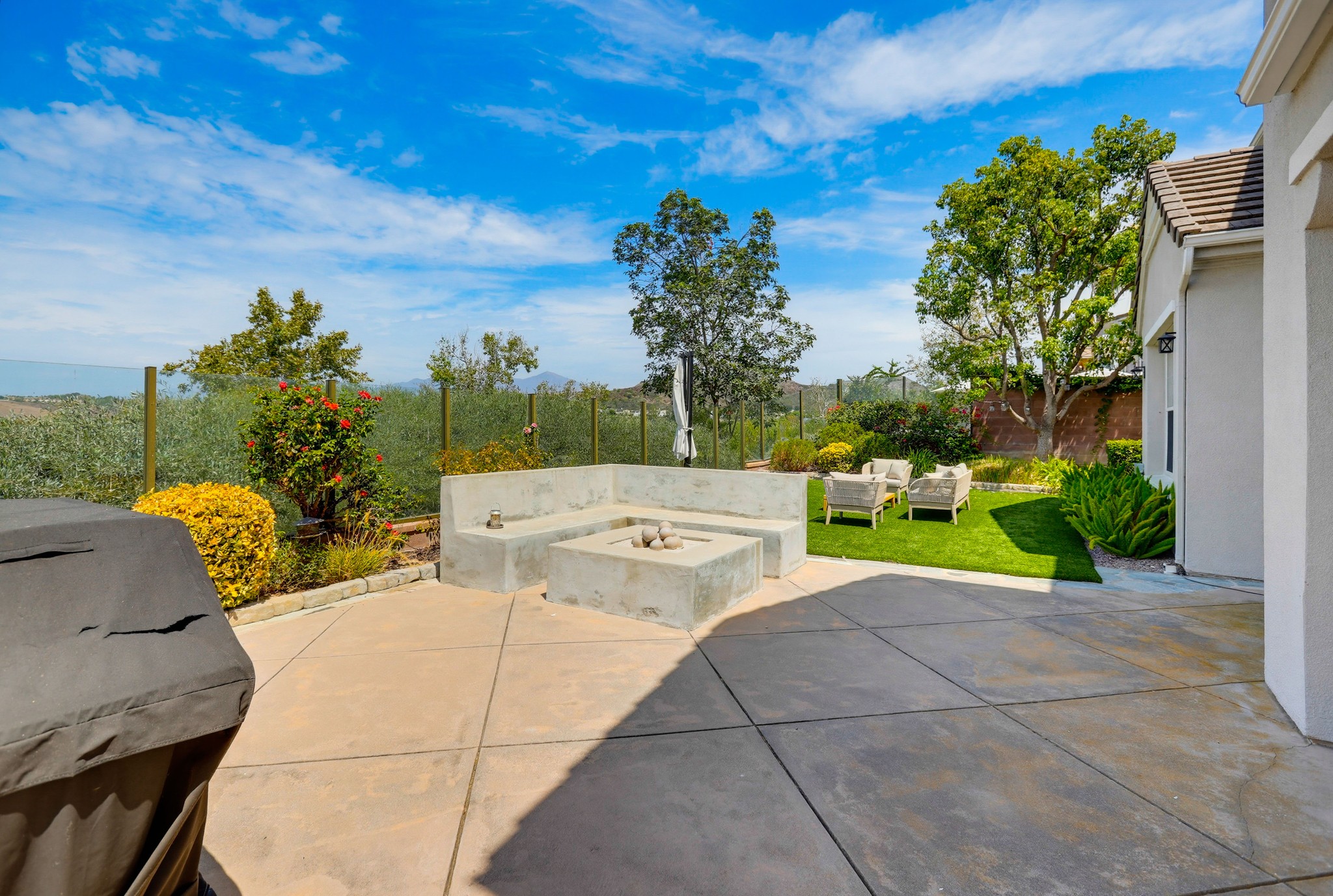Virtual tour photo 76 of 95 for 5 Chimney Ln