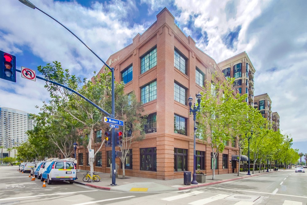 Virtual tour photo 1 of 60 for 500 W Harbor Dr #1605