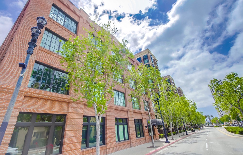 Virtual tour photo 4 of 60 for 500 W Harbor Dr #1605
