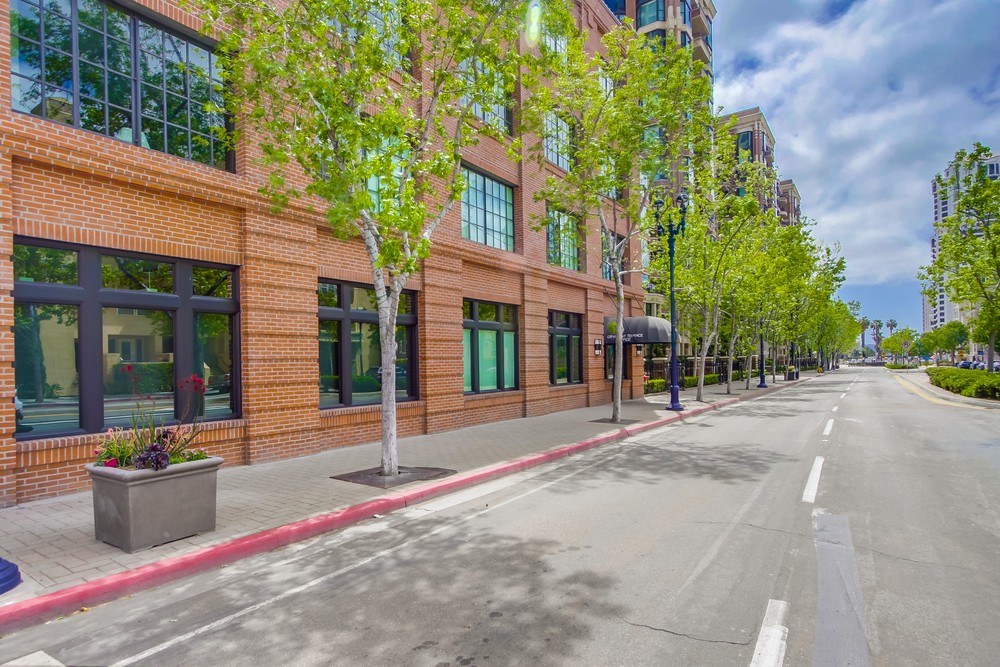 Virtual tour photo 5 of 60 for 500 W Harbor Dr #1605