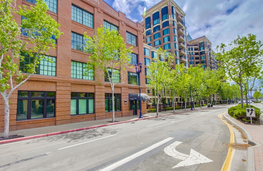 Virtual tour photo 6 of 60 for 500 W Harbor Dr #1605