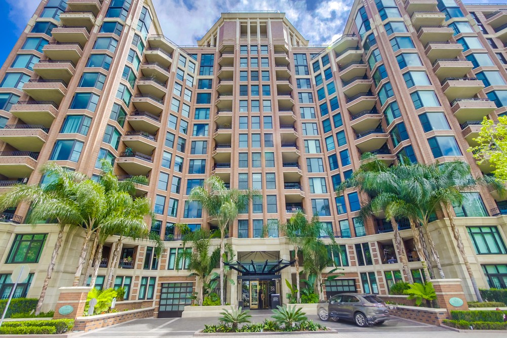 Virtual tour photo 7 of 60 for 500 W Harbor Dr #1605