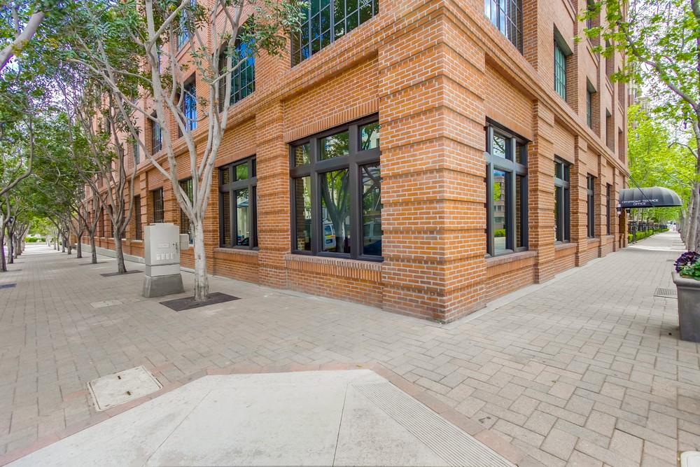 Virtual tour photo 10 of 60 for 500 W Harbor Dr #1605