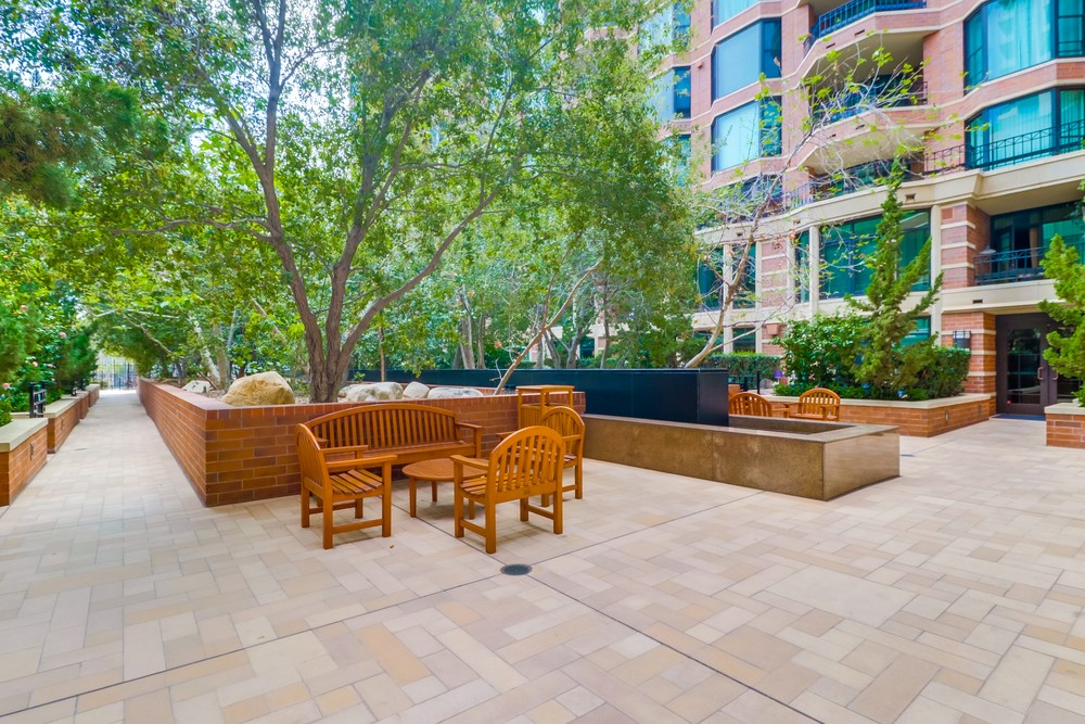 Virtual tour photo 1 of 27 for 500 W Harbor Dr