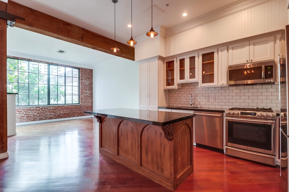 Virtual tour photo 18 of 27 for 500 W Harbor Dr