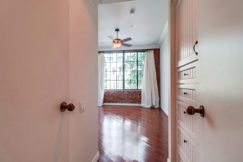 Virtual tour photo 23 of 27 for 500 W Harbor Dr